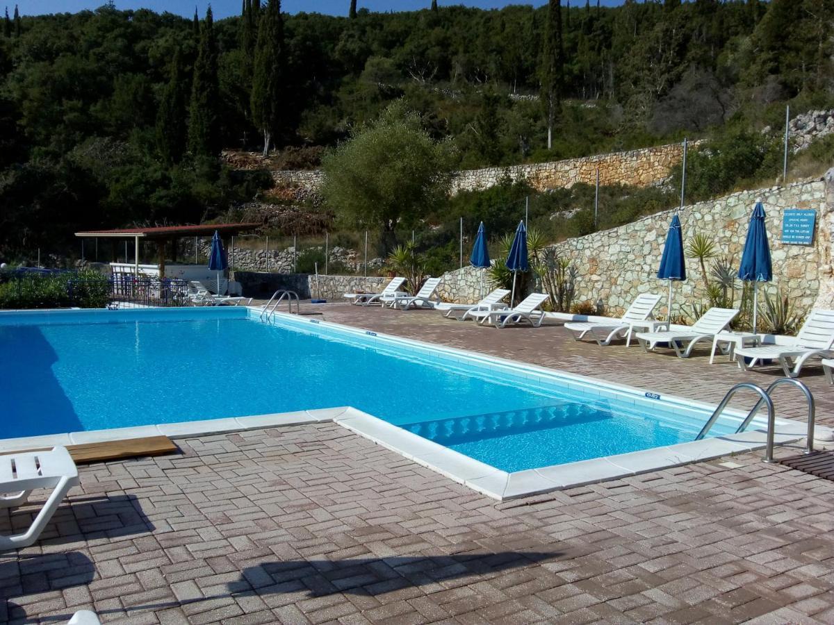 Kaminakia Apartments - Adults Only Policy - Delve Into This Little Oasis Where Peace And Quiet Reign Supreme - Sheltered By An Evergreen Cypress Forest - Offering A Large Swimming Pool Exclusively For Guests' Use And Breathtaking Sea Views From Every Fiskardo Esterno foto