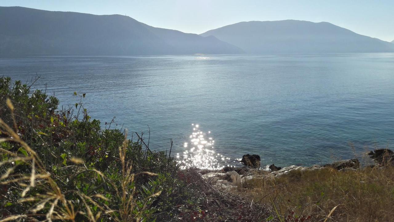 Kaminakia Apartments - Adults Only Policy - Delve Into This Little Oasis Where Peace And Quiet Reign Supreme - Sheltered By An Evergreen Cypress Forest - Offering A Large Swimming Pool Exclusively For Guests' Use And Breathtaking Sea Views From Every Fiskardo Esterno foto