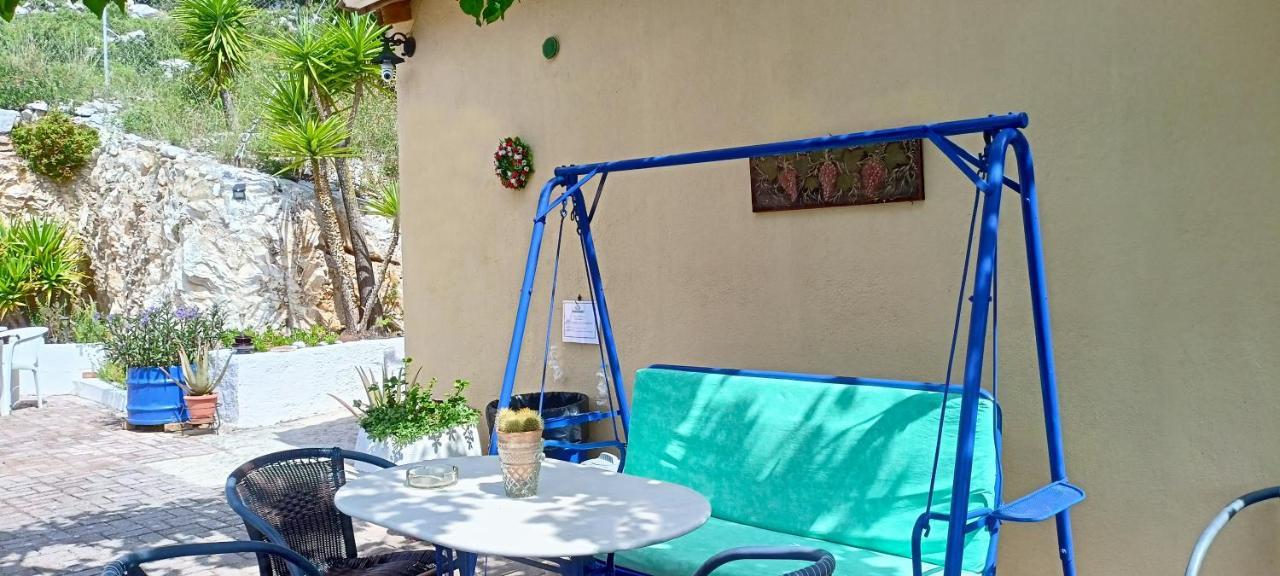 Kaminakia Apartments - Adults Only Policy - Delve Into This Little Oasis Where Peace And Quiet Reign Supreme - Sheltered By An Evergreen Cypress Forest - Offering A Large Swimming Pool Exclusively For Guests' Use And Breathtaking Sea Views From Every Fiskardo Esterno foto