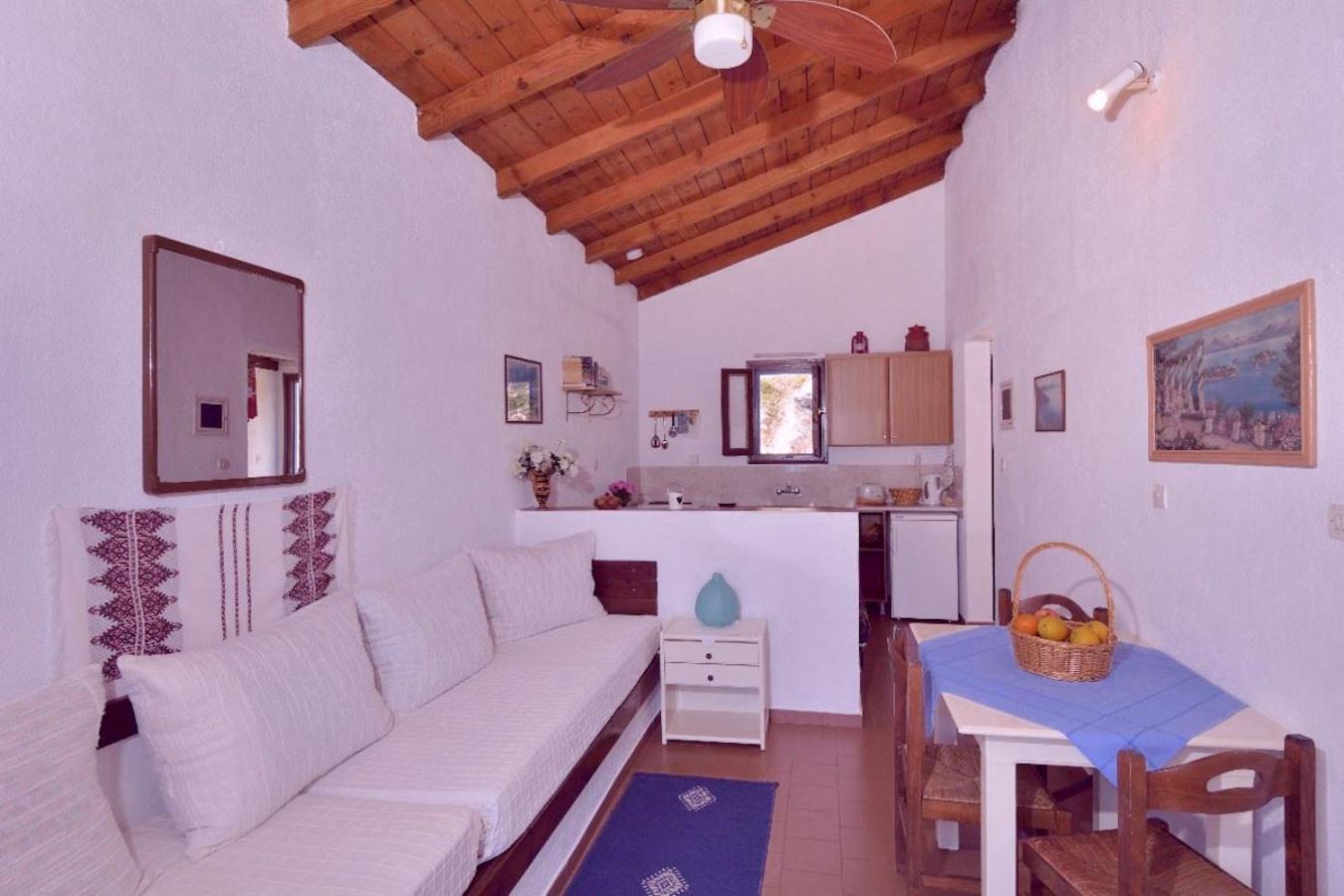 Kaminakia Apartments - Adults Only Policy - Delve Into This Little Oasis Where Peace And Quiet Reign Supreme - Sheltered By An Evergreen Cypress Forest - Offering A Large Swimming Pool Exclusively For Guests' Use And Breathtaking Sea Views From Every Fiskardo Esterno foto