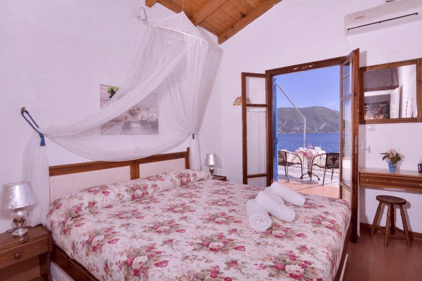 Kaminakia Apartments - Adults Only Policy - Delve Into This Little Oasis Where Peace And Quiet Reign Supreme - Sheltered By An Evergreen Cypress Forest - Offering A Large Swimming Pool Exclusively For Guests' Use And Breathtaking Sea Views From Every Fiskardo Esterno foto